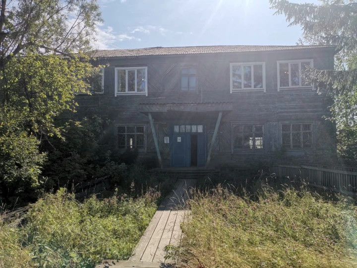 Продается Нежилое здание, Гараж и Земельный участок, Красноярский край, пгт Мотыгино, ул. Дачная, дом 18
